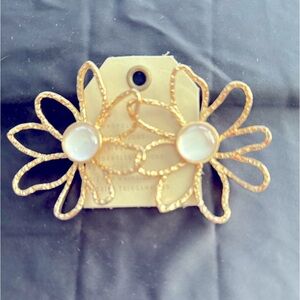 Flower motif earrings